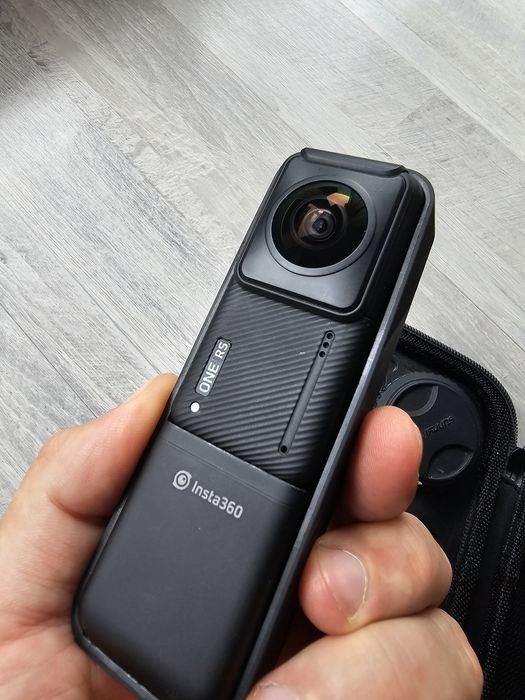 Vând pachet complet Insta360 ONE RS - Lentile 4K, 360, 1-Inch Leica +