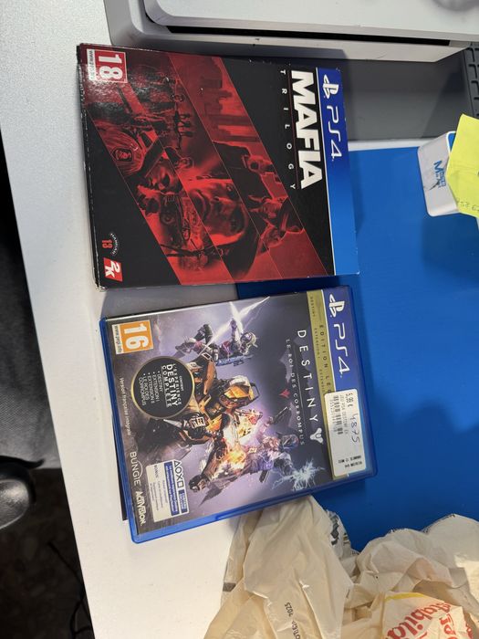 Vand Ps4 slim ,500gb,2manete,6jocuri