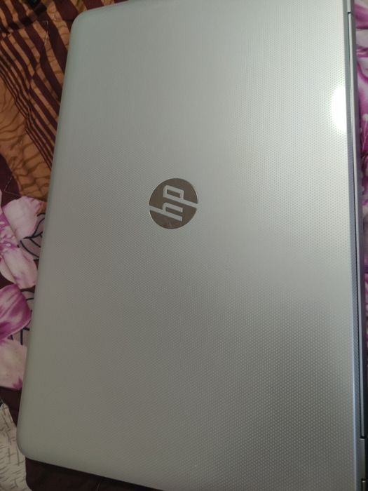 De vanzare laptop hp i5 , 17 inchi 8 gb ram,1 gb placa video