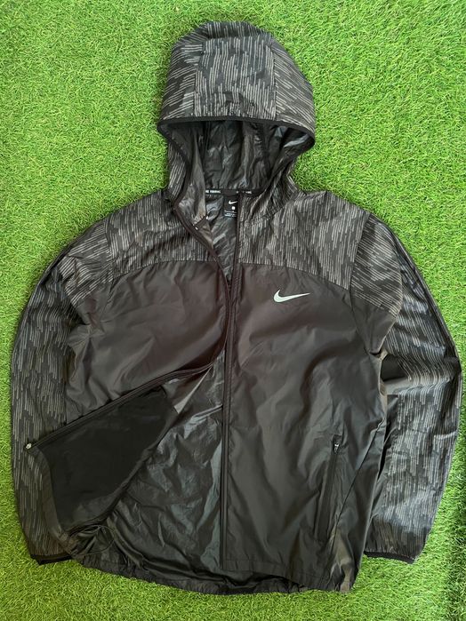 Мъжко горнище / ветровка : Nike Running Shield Flash Jacket HD Racer L