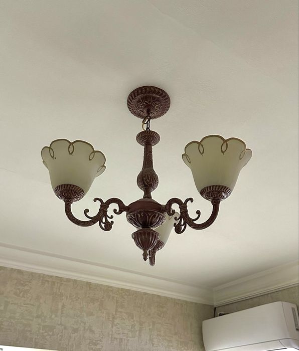 Люстра классическая трёхрожковая