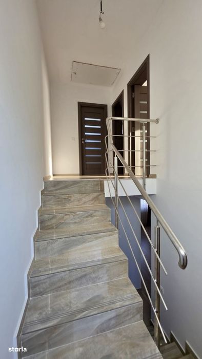 Casa tip duplex de vanzare — zona Capitol, Pitesti