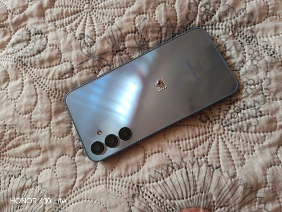 Продавам Samsung Galaxy A15 – телефонът е като нов.