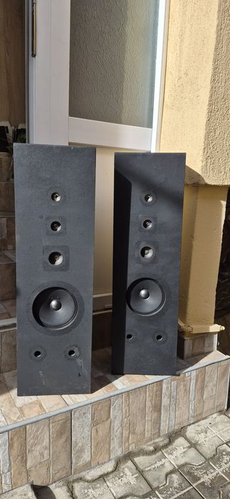 Boxe audio în carcasă de lemn, fără amplificator.