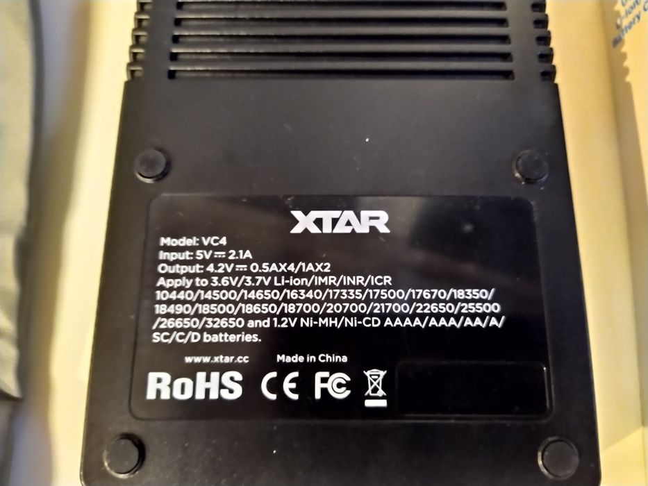 XTAR VC4 - Incarcator profesional smart acumulatori 18650 26650 etc