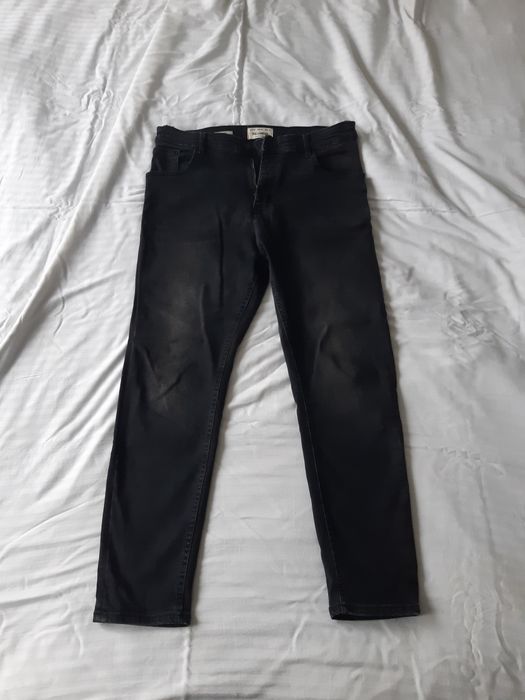 Blugi negri Pull&Bear .