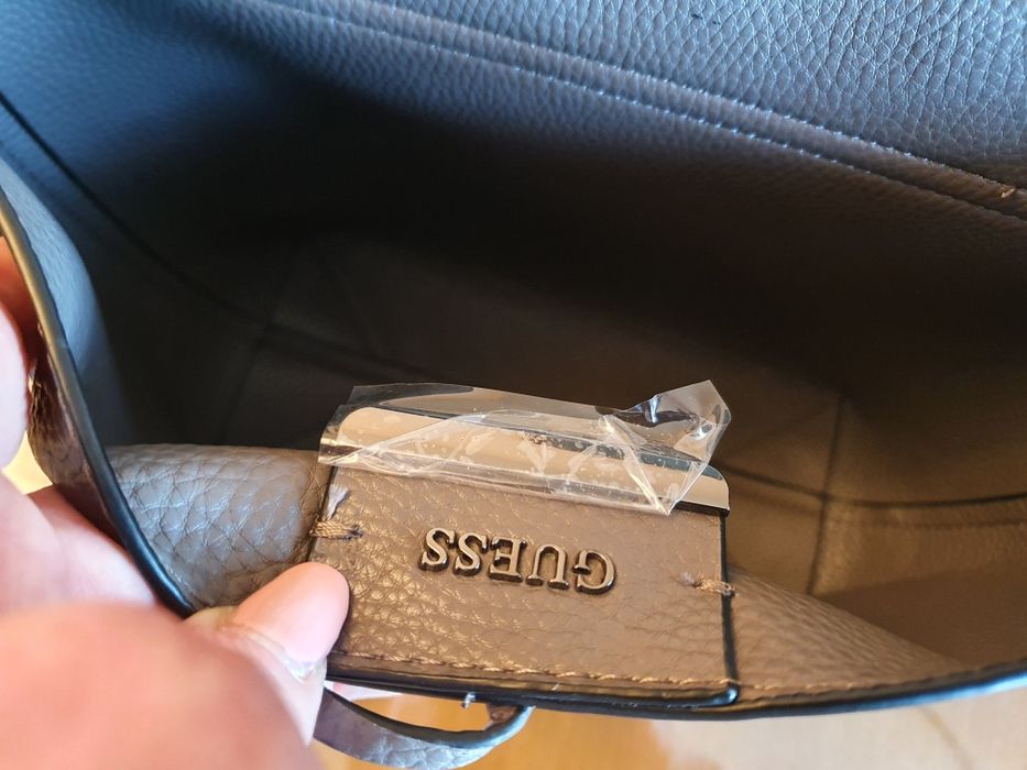 ОРИГИНАЛНА *** чанта GUESS Bobbi-Нова