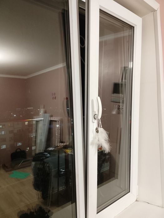 Продам б/у пластиковое окно кухонное