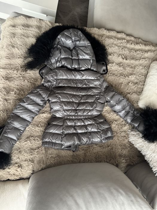 Moncler с естествен косъм.
