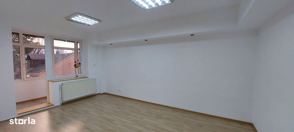 De inchiriat spatiu comercial/ birouri 40 mp - zona Poli 2