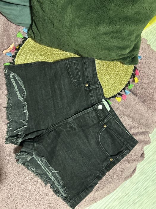 къси черни панталонки