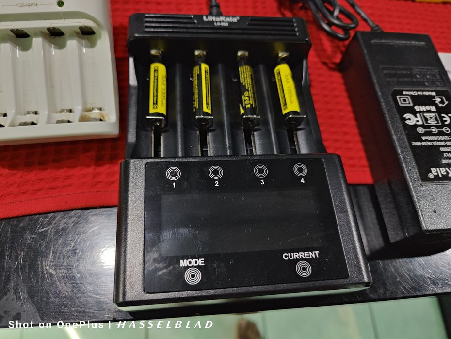 Зарядни устройства за всички типове и модели презареждащи батерии проф