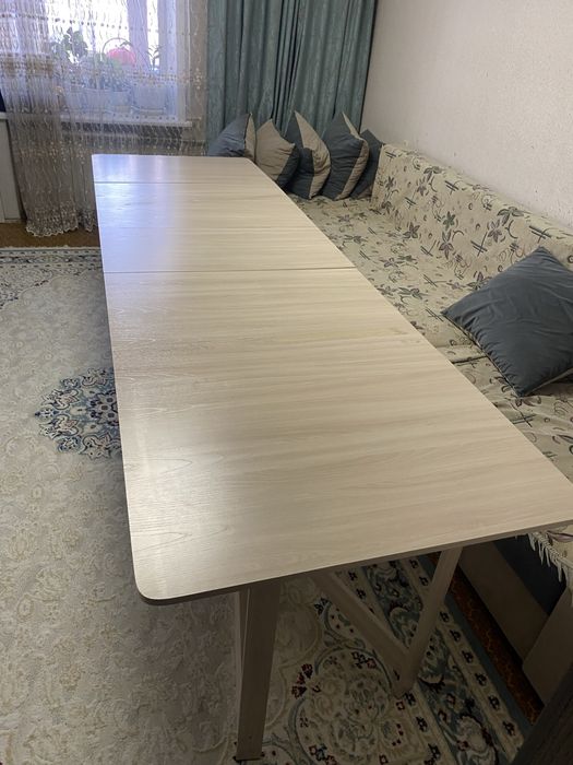 Стол для много гостей