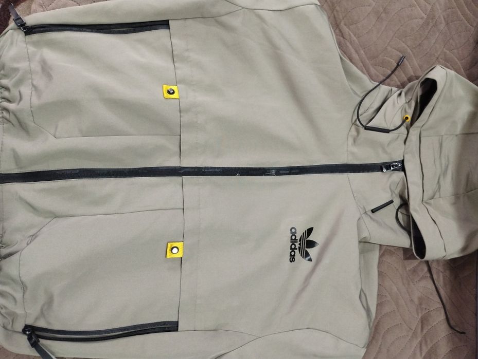 Продам детскую ветровку