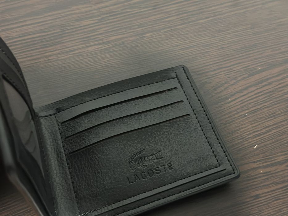 Нов подаръчен комплект портфейл и колан Lacoste от естествена кожа