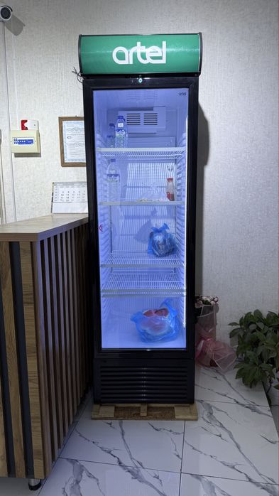 Artel vitrina xolodilnik