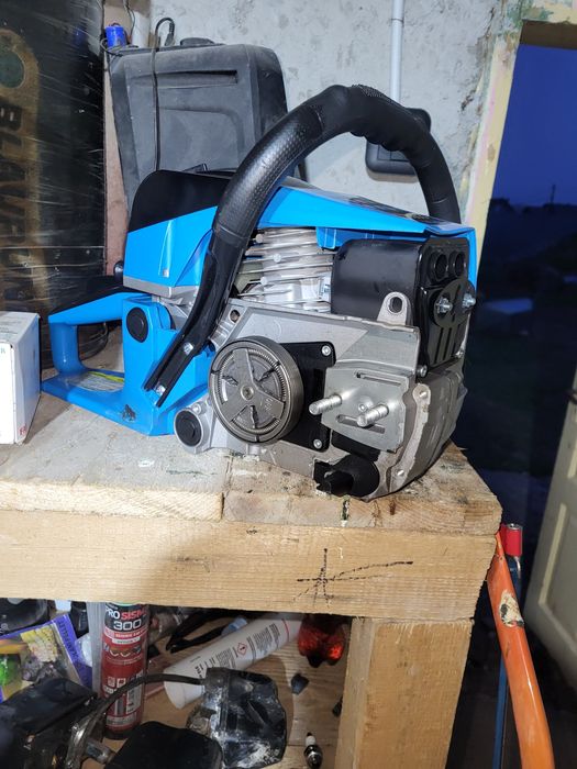 Vând drujbe pentru piese