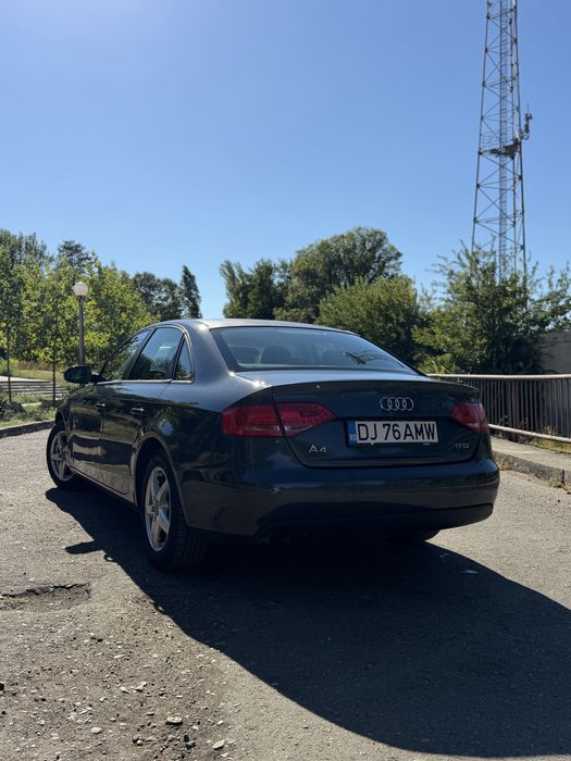 Vând Audi A4 2011