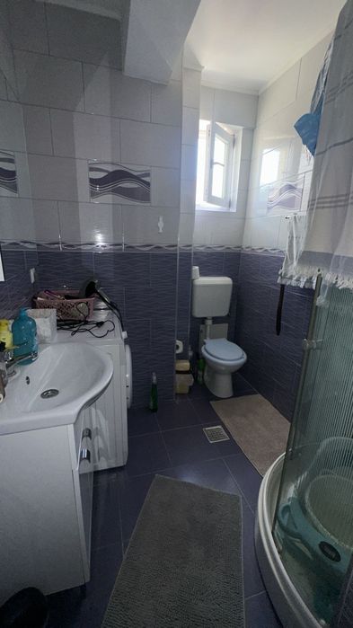 Închiriez garsoniera