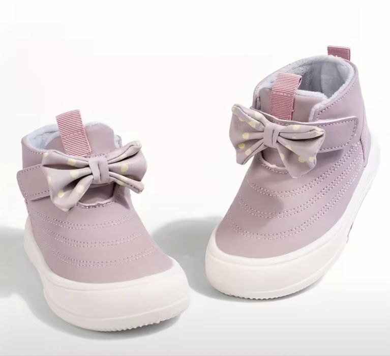 Продам новые детские ботинки