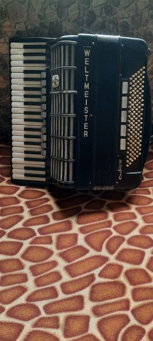 Акордеон weltmeister cantos 4