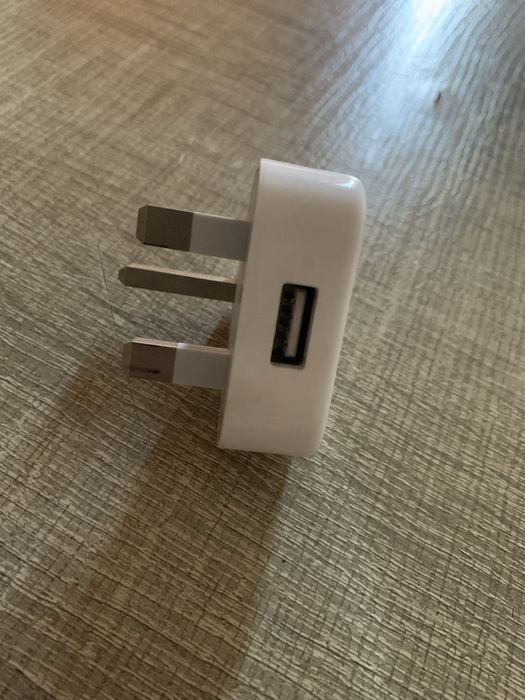 Adaptor -Incarcator Apple( model UK)