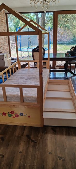 Pat căsuța pentru copii