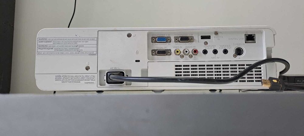 Panasonic PT VW 431 D videoproiector folosit 7 ore film muzica