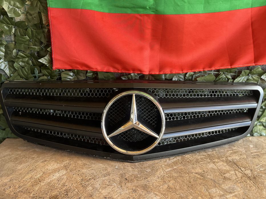 Решетка за Mercedes w204