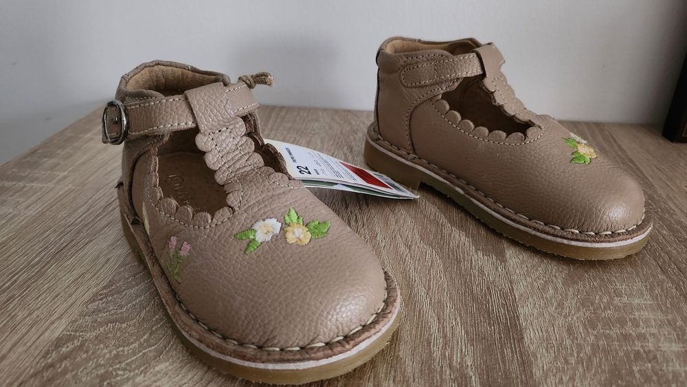 Pantofi marime 22