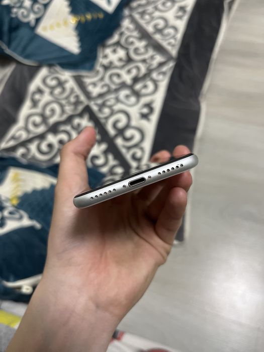 Iphone SE 20года