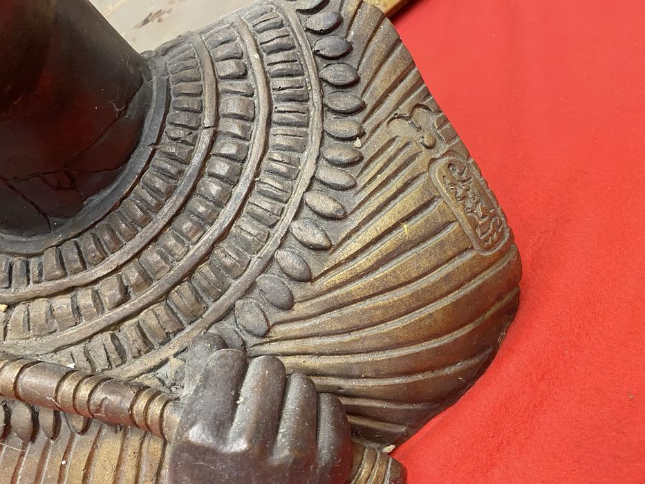 Стар бюст египетски фараон