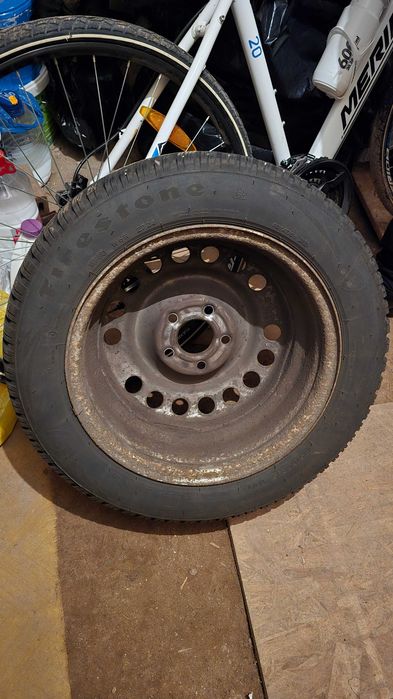 Vand 4 anvelope de iarna Firestone 185/60 R15 + genti de tabla