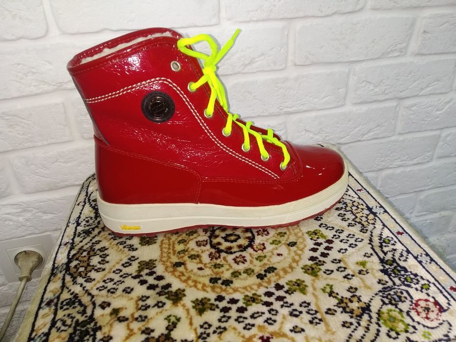 Ботинки новые фирменые vibram