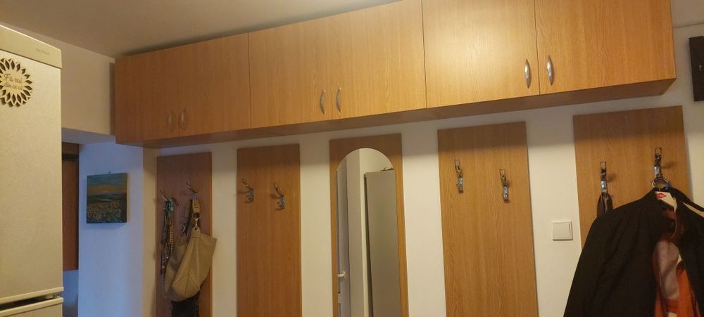 Mobilier hol, 5 dulapuri suspendate , dulap încălțăminte și oglinda