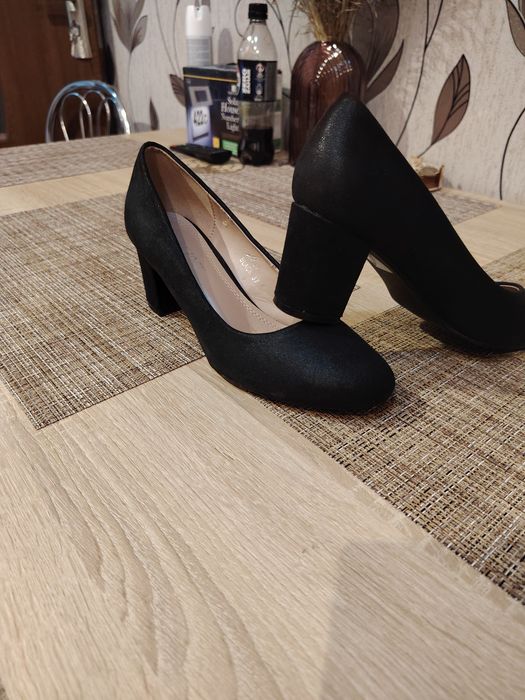 Vand încălțăminte 37