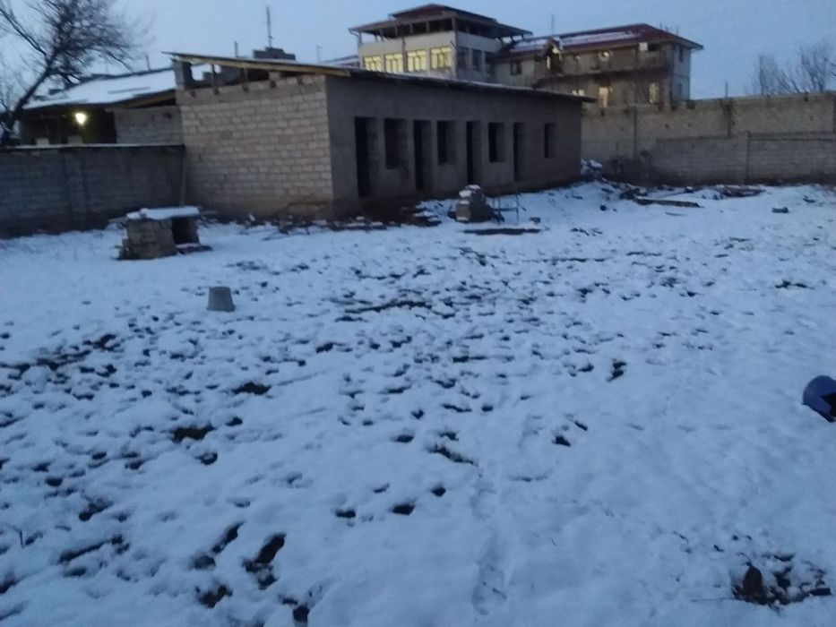 6 sotx uchastka sotiladi