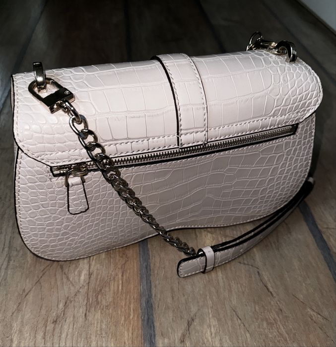 Розова чанта GUESS
