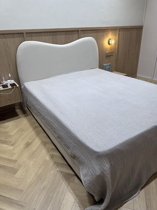 Продам кровать с матрасом