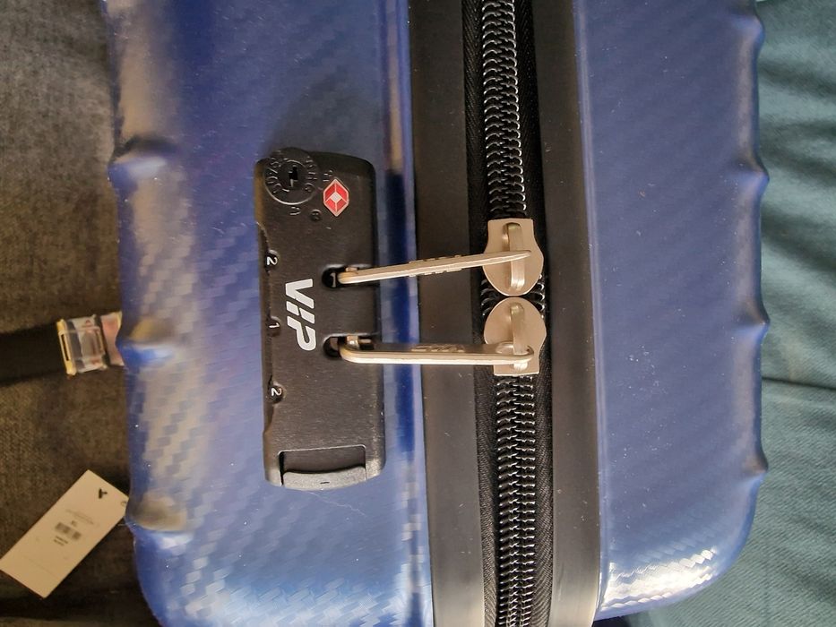 Новый чемодан размер S