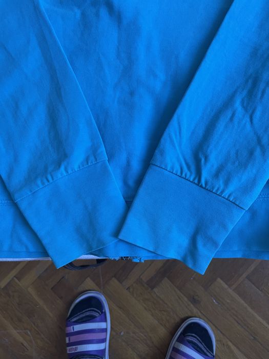 Продавам две дамски горнища от комплекти.