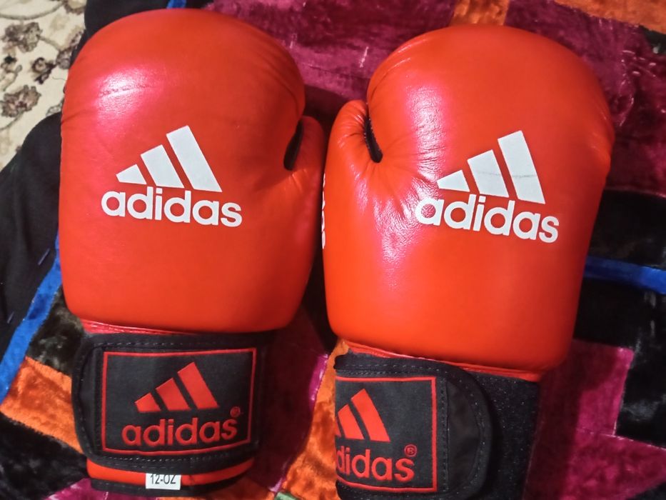 Боксерский перчатка