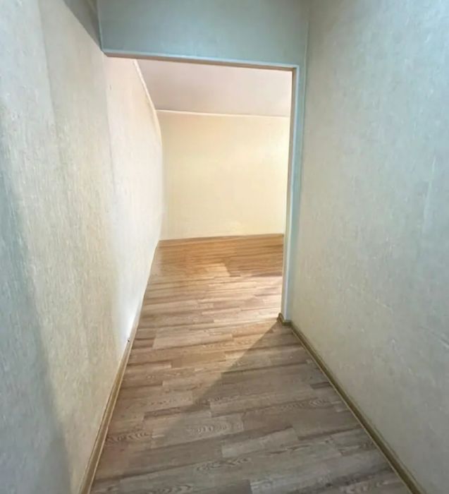 продам 1-ком. 5мкр. 31кв. 2-этаж