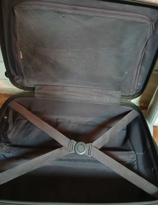 Куфар голям твърд