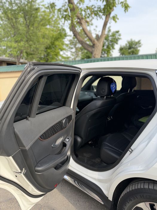 Arendaga mercedes eqc 400