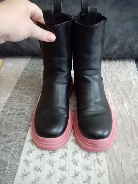 Cizme 35 negre  cu talpa roz