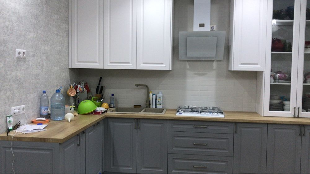 Продам кухню б/у , очень вместительные шкафы