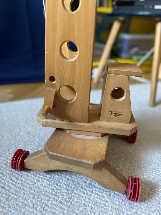 Детска играчка дървен кран