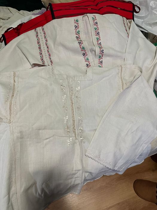 Vând îmbrăcăminte tradițională românească,milieuri croșetate, marame de borangic și fete de masa brodate