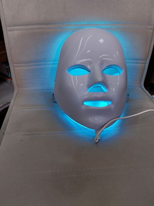 Козметична LED маска за лице.